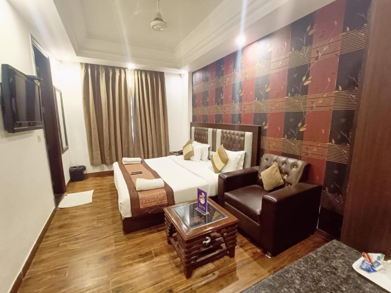 Hotel Waterfall Paschim Vihar Delhi Экстерьер фото
