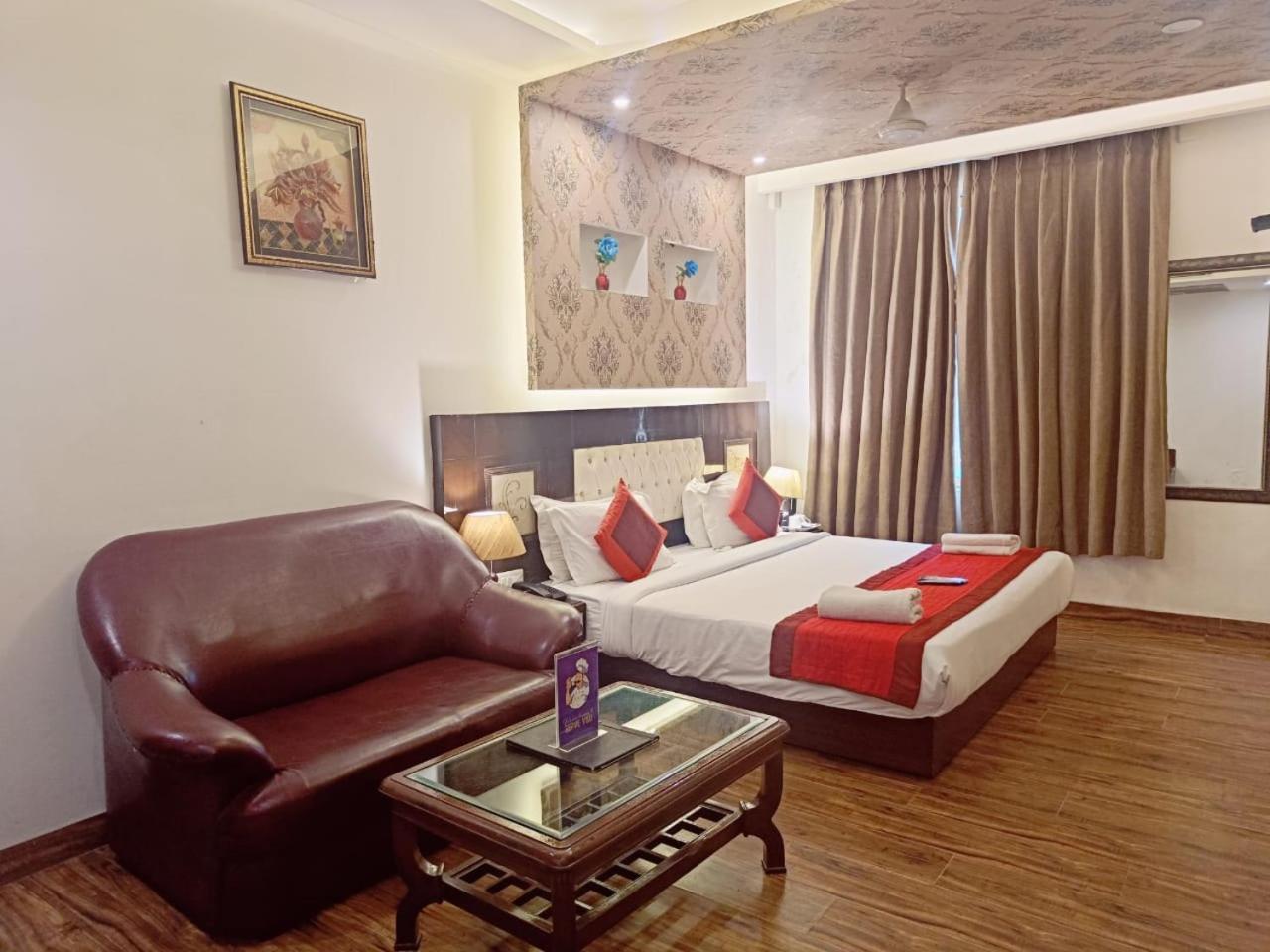 Hotel Waterfall Paschim Vihar Delhi Экстерьер фото