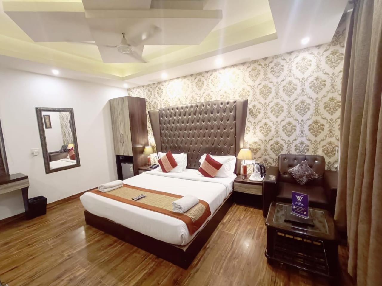 Hotel Waterfall Paschim Vihar Delhi Экстерьер фото